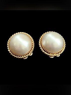 14k solid gold vintage Mabe pearl clip on earrings